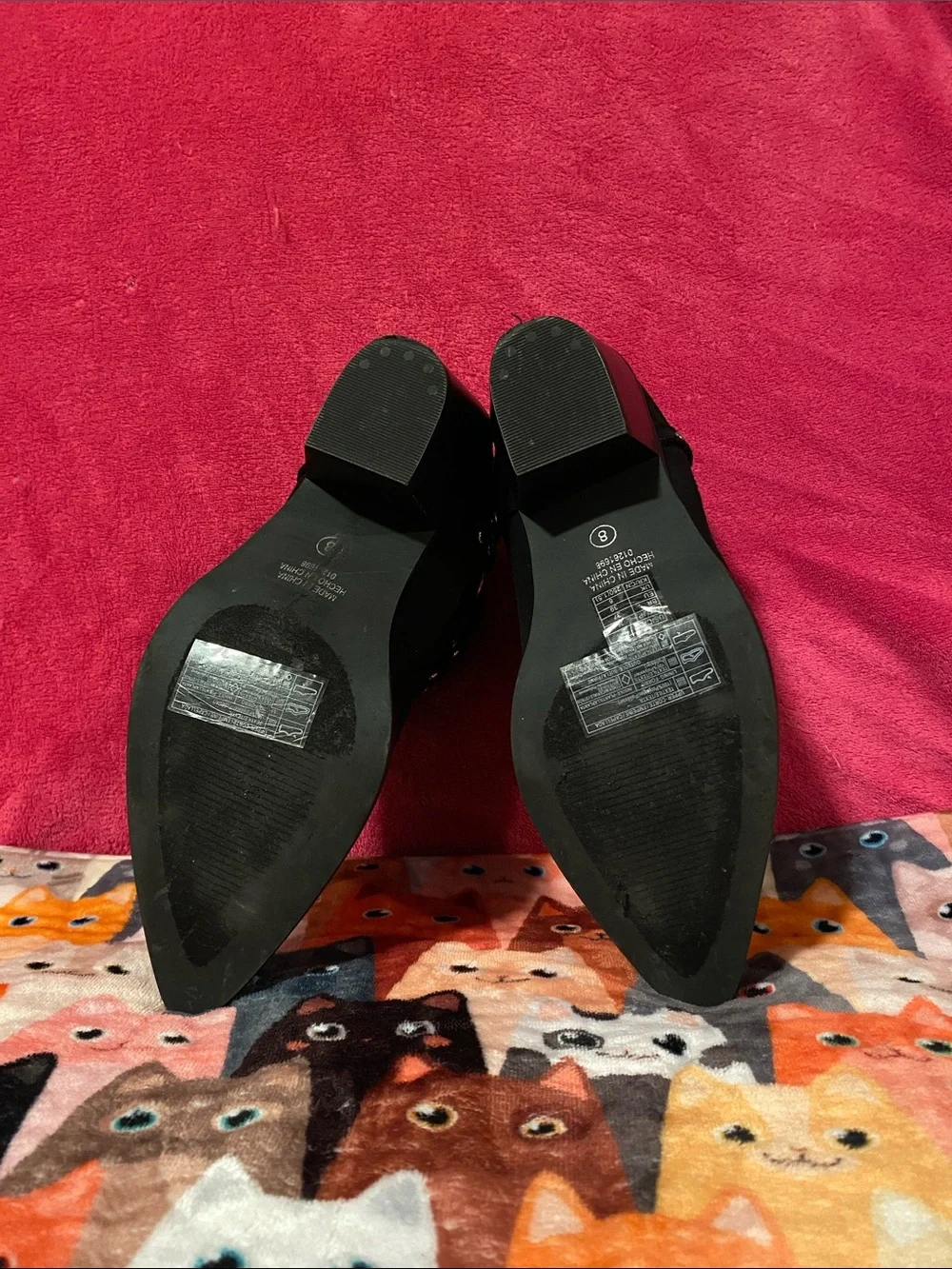 Black studded stirrup detail pointed toe stacked heel look booties size 8